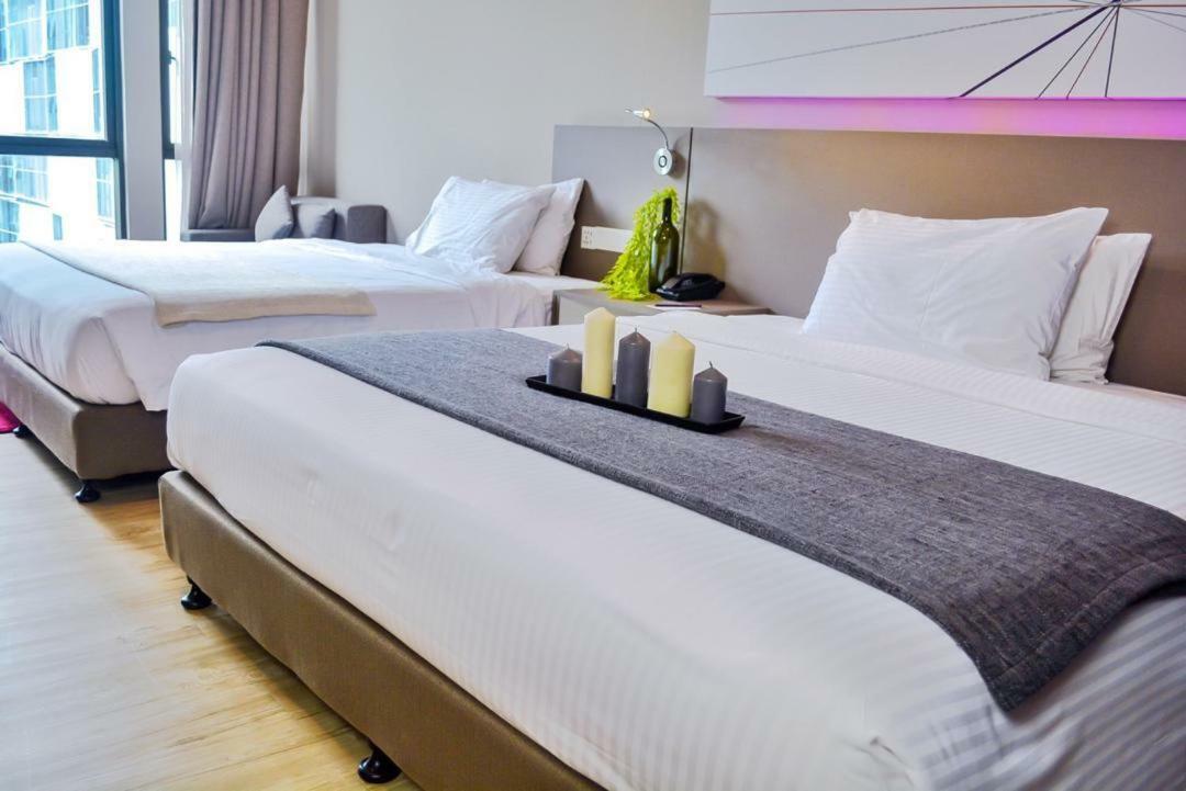 The 12 Suites @ Empire Damansara Petaling Jaya Exterior foto